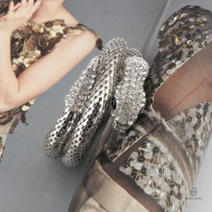 Bijou serpent en argent avec éclat de diamants sophistiqué