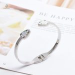 Bracelet argenté serpent, accessoire chic et original