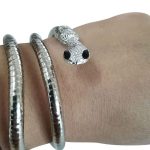 Bracelet serpent souple argenté pour un style élégant