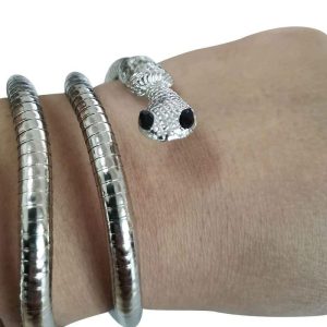 Bracelet serpent souple argenté pour un style élégant