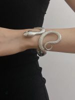 Bracelet serpent en argent, design unique et moderne