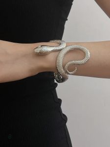 Bracelet serpent en argent, design unique et moderne