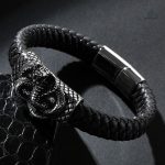 Bracelet en cuir tressé avec motif serpent