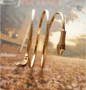 Bracelet serpent or avec design élégant en métal durable
