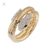 Bracelet serpent en or souple orné de diamants