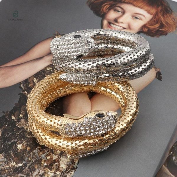 Bijou serpent en or souple, style élégant et intemporel