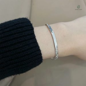 Bracelet serpent plaqué argent au design élégant et moderne