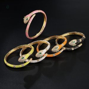 Bracelet serpent orné de zirconium vert, accessoire tendance et unique
