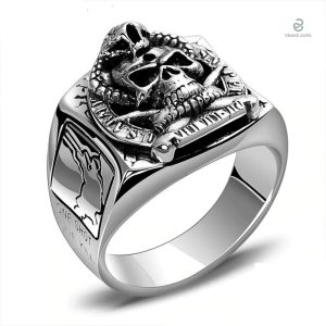 Bague serpent en argent avec crâne pour homme