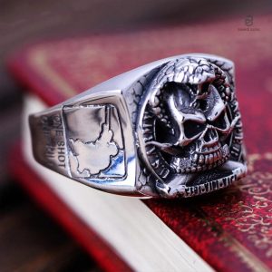 Bague crâne serpent masculine en argent