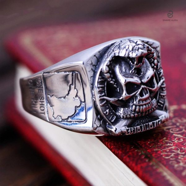 Bague crâne serpent masculine en argent