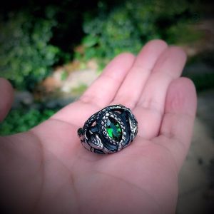 Bague serpent Viking ornée de vert