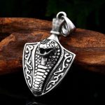 Serpent en acier, collier unique au look audacieux