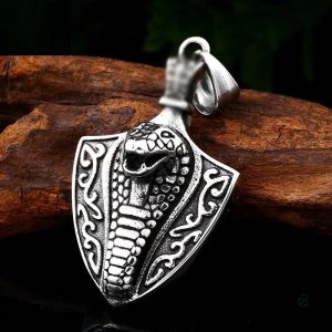 Serpent en acier, collier unique au look audacieux