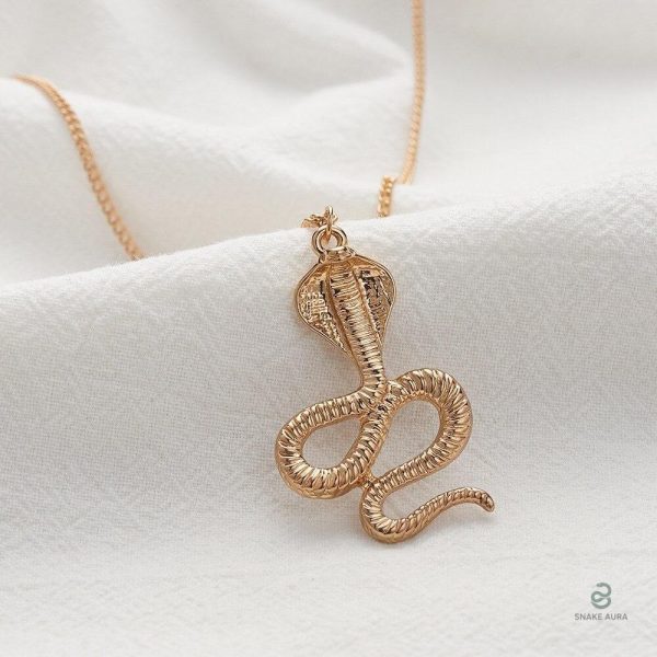 Collier serpent doré en forme de cobra, accessoire unique pour femme