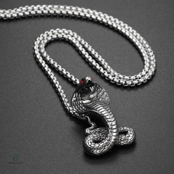 Collier serpent chic, inspiration cobra majestueux