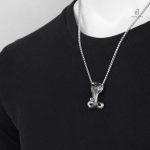 Collier original serpent, reflet de la royauté