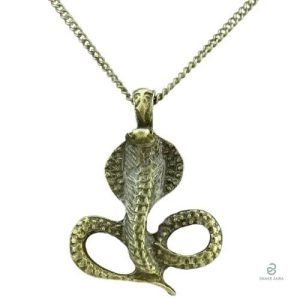 Collier Cobra Vintage en design serpent élégant