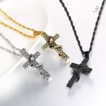 Bijou homme en acier, design serpent croix