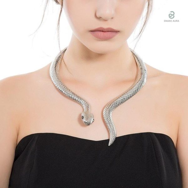 Bijou serpent argent, parfait pour un look audacieux