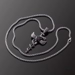 Collier serpent avec motif épée, délicat et tendance