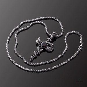 Collier serpent avec motif épée, délicat et tendance