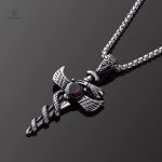 Accessoire serpent épée, parfait pour un look original