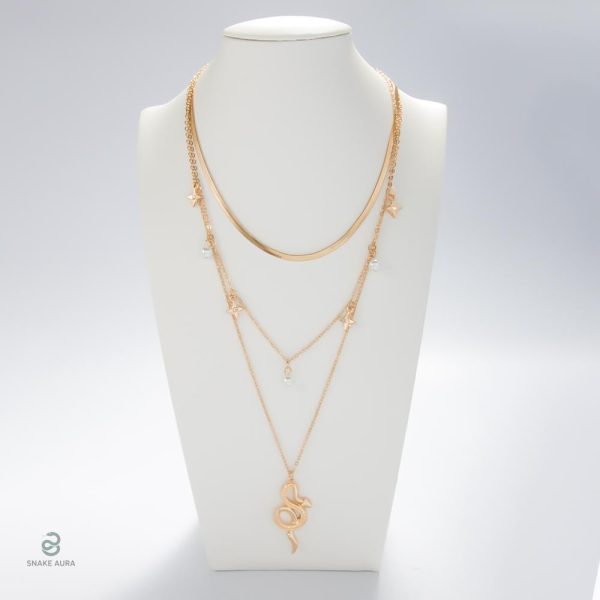 Bijou élégant en maille avec pendentif serpent