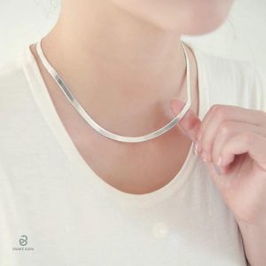 Collier serpent élégant en argent