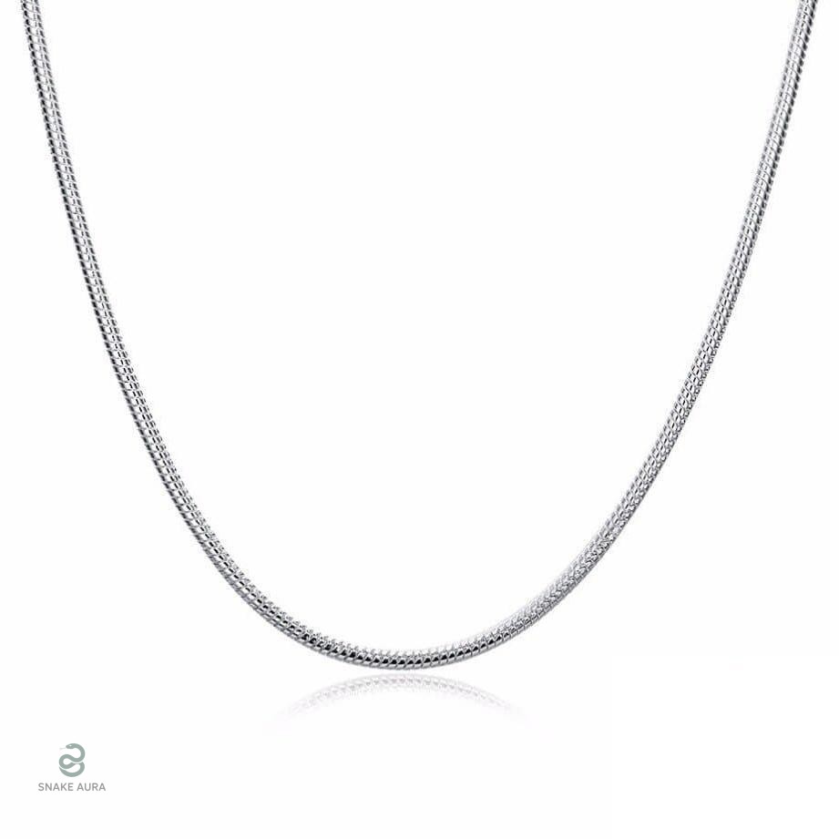 Quels matériaux sont utilisés pour fabriquer des colliers serpent ?