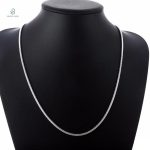 Bijou en maille serpent pour un look élégant