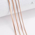Bijou élégant en maille serpent