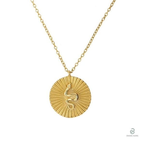 Collier serpent plaqué or avec médaille élégante