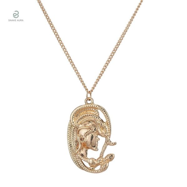 Collier serpent doré Médusa, design élégant et moderne