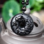 Collier serpent, obsidienne noire, design raffiné