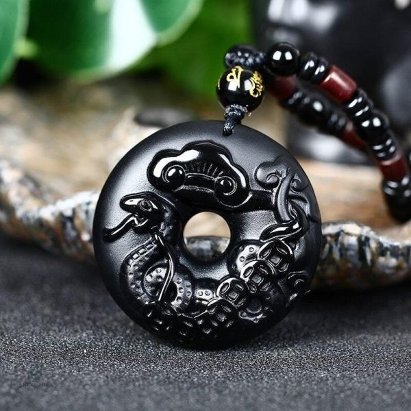 Accessoire serpent en obsidienne, touche mystique et chic