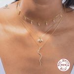 Bijou serpent en argent, élégant et moderne
