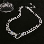 Bijou ras de cou serpent en maille large élégante