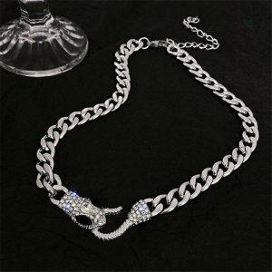 Bijou ras de cou serpent en maille large élégante