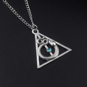 Réplique de serpent en collier, accessoire captivant pour les passionnés