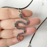 Accessoire serpent en acier au design antique unique