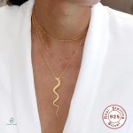 Accessoire serpent argent, touche chic pour toute tenue