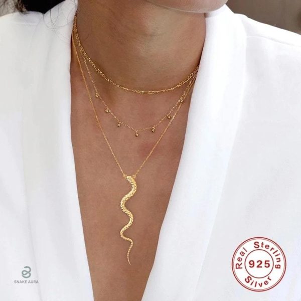 Accessoire serpent argent, touche chic pour toute tenue