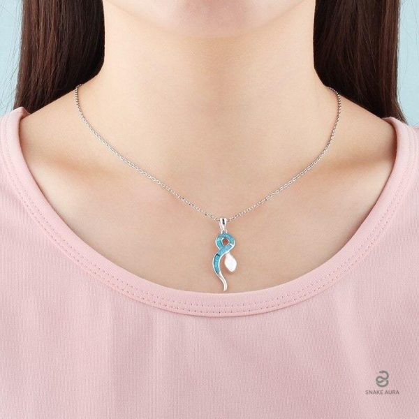 Collier Serpent en Acier, design original et couleur bleue