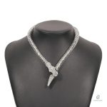 Collier serpent stylé, accessoire de mode incontournable