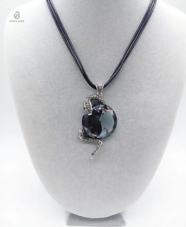 Bijou serpent élégant en cristal noir