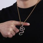 Bijou serpent cuivré au design moderne