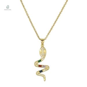 Collier serpent or jaune coloré au design élégant