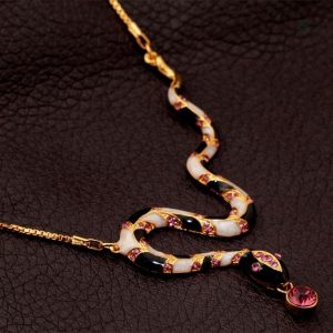 Collier serpent femme, accessoire tendance et chic