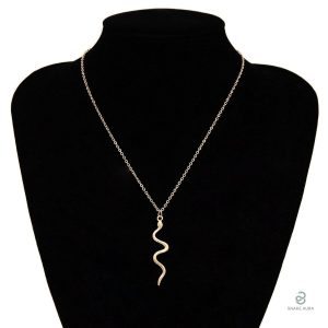 Collier serpent fin avec design unique pour femme